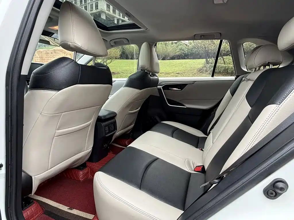 Toyota RAV4 — миниатюра 9