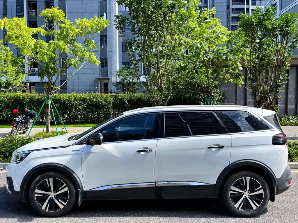 Peugeot 5008 — миниатюра 4