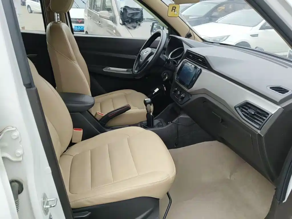 Wuling Hongguang — миниатюра 25