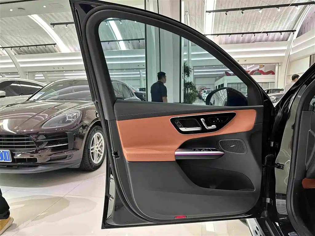 Mercedes-Benz GLC — миниатюра 16