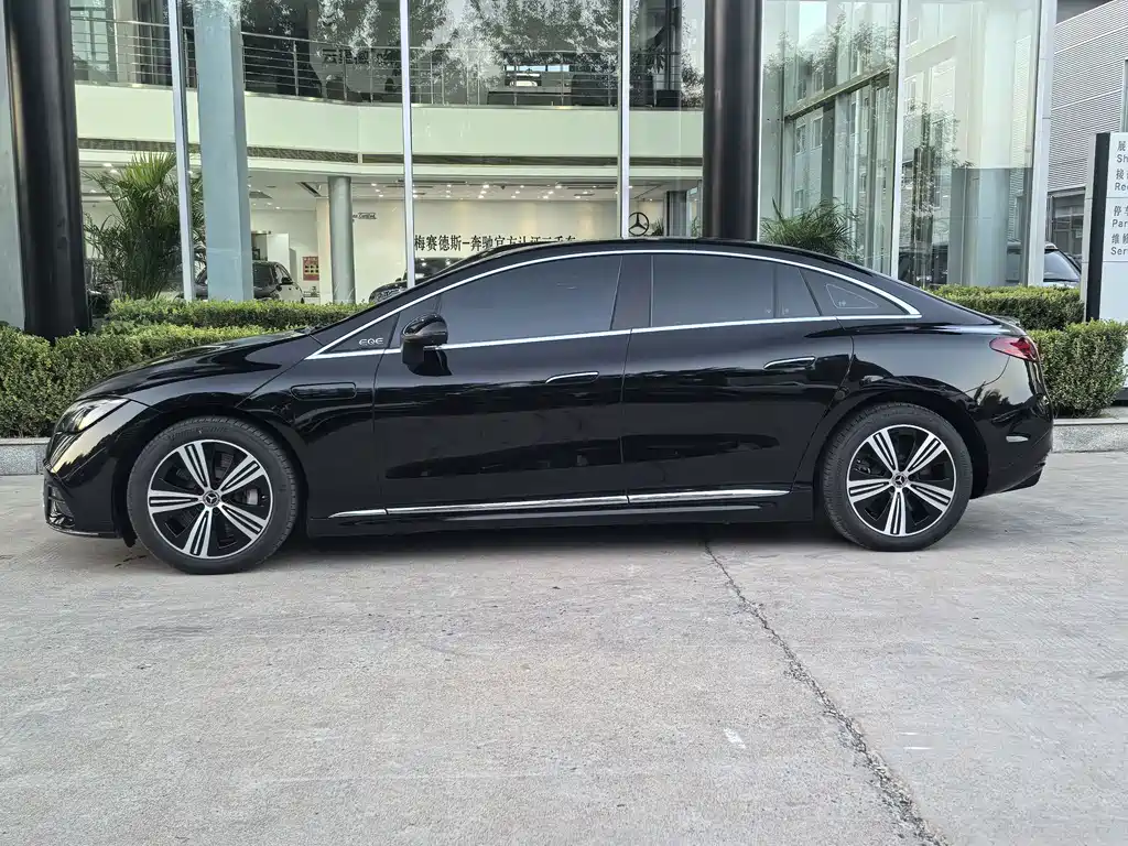 Mercedes-Benz EQE — миниатюра 17