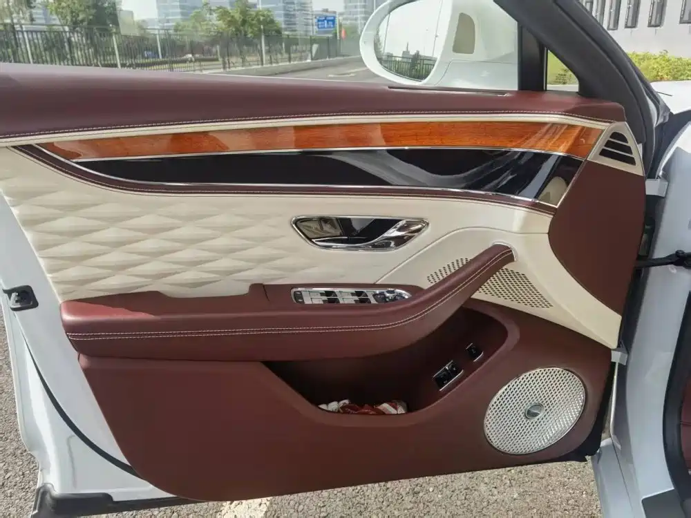 Bentley Flying Spur — миниатюра 7