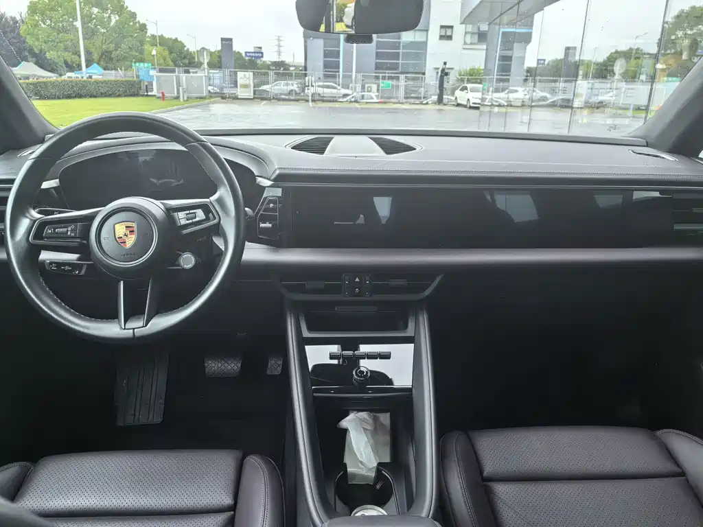 Porsche Macan EV — миниатюра 8