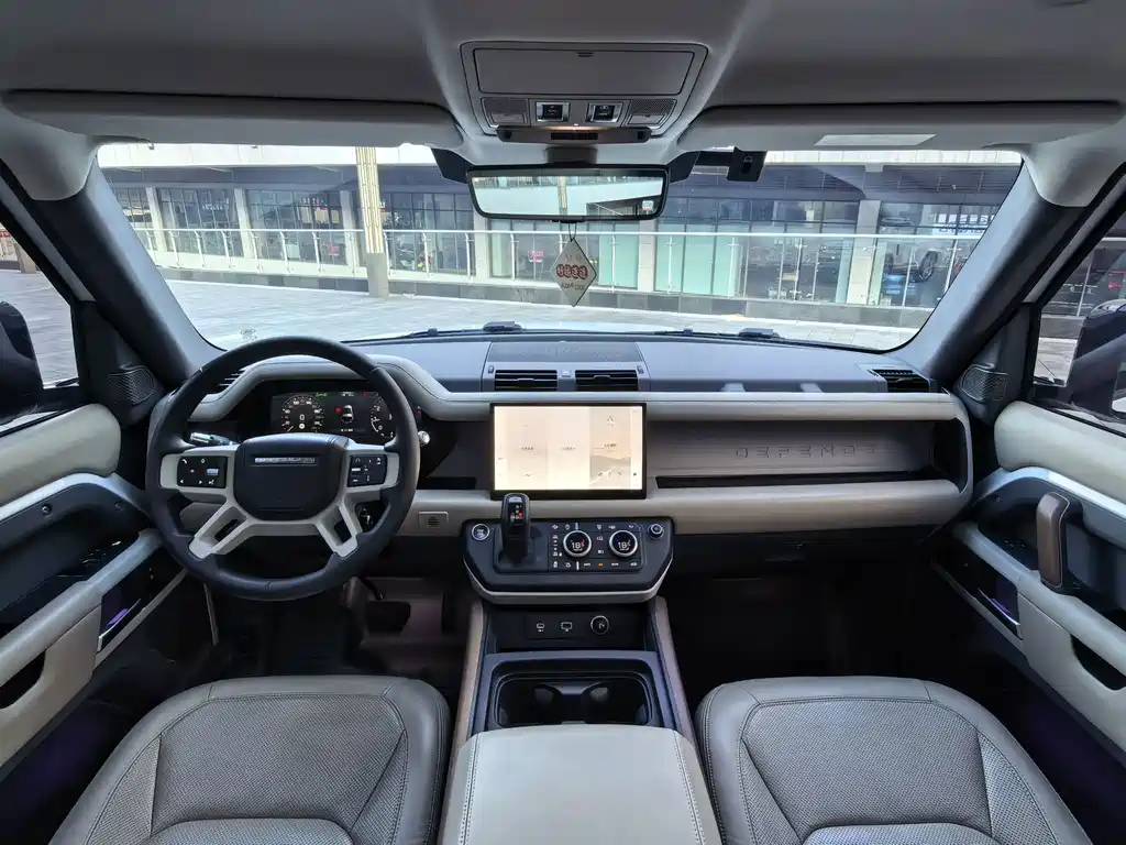 Land Rover Defender 90 2.0T P300 Tiger Power Mighty Heart Edition, фото 10