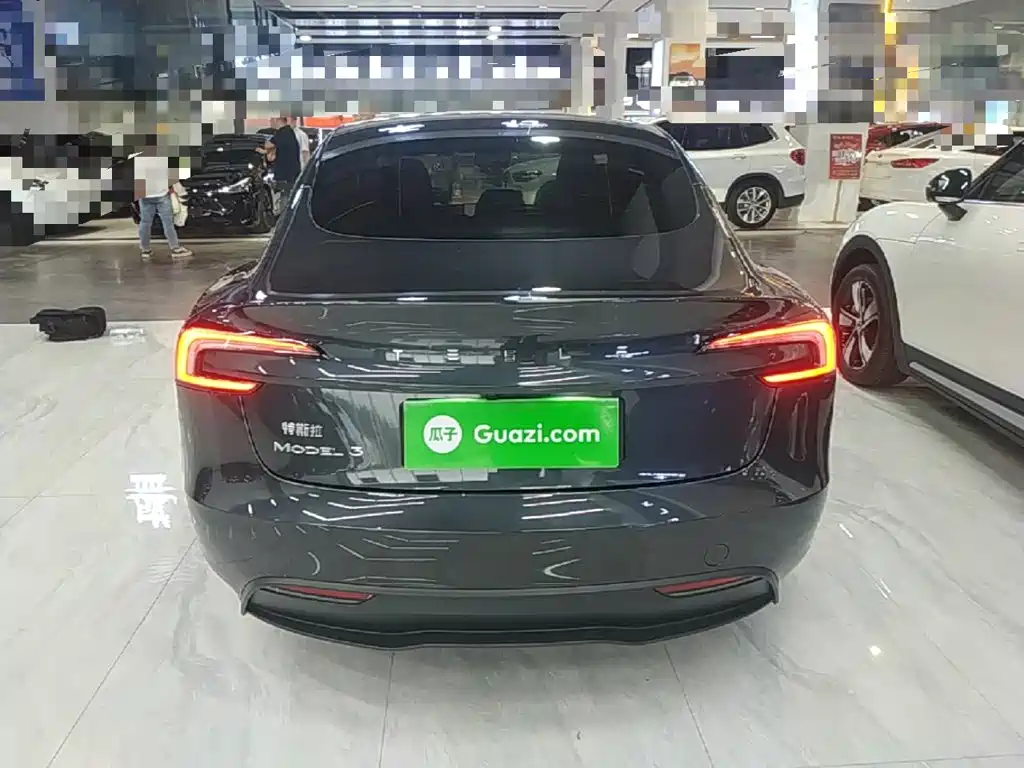 Tesla Model 3 — миниатюра 6