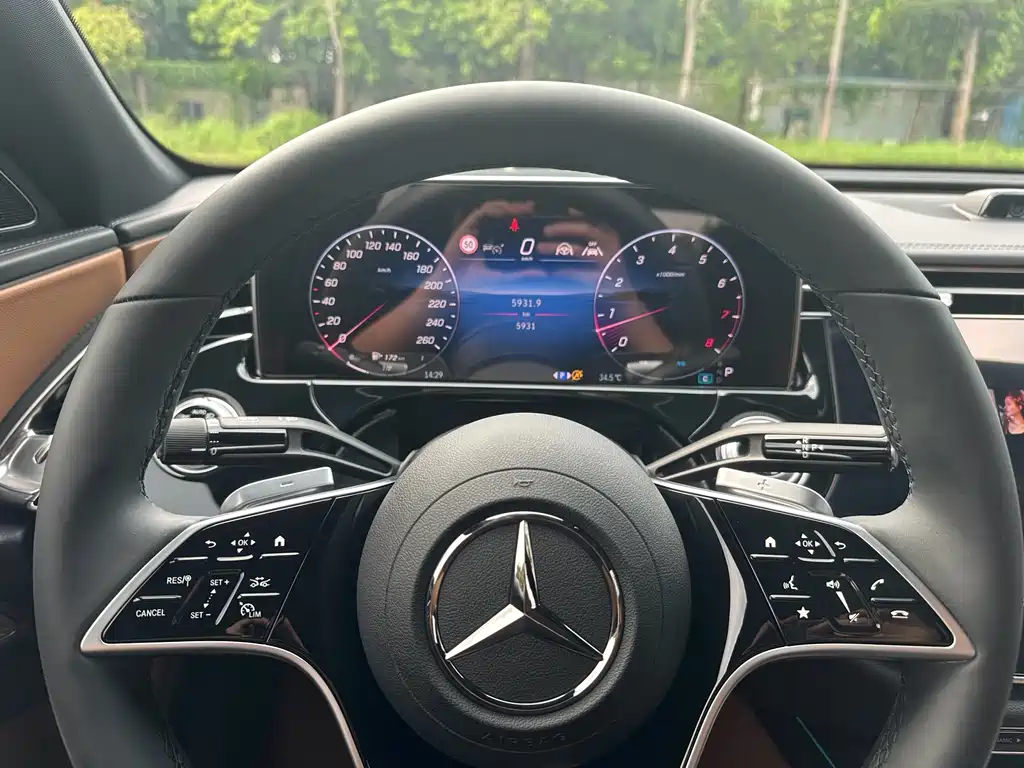 Mercedes-Benz E-Class — миниатюра 9