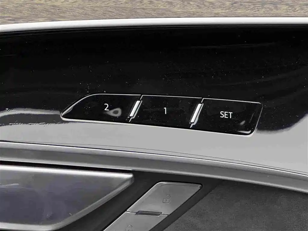Audi A8 — миниатюра 16