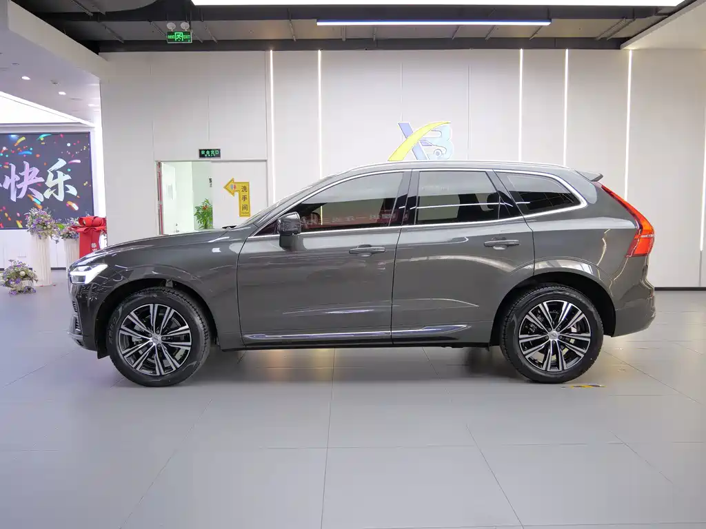 Volvo XC60 2022 — фото 4