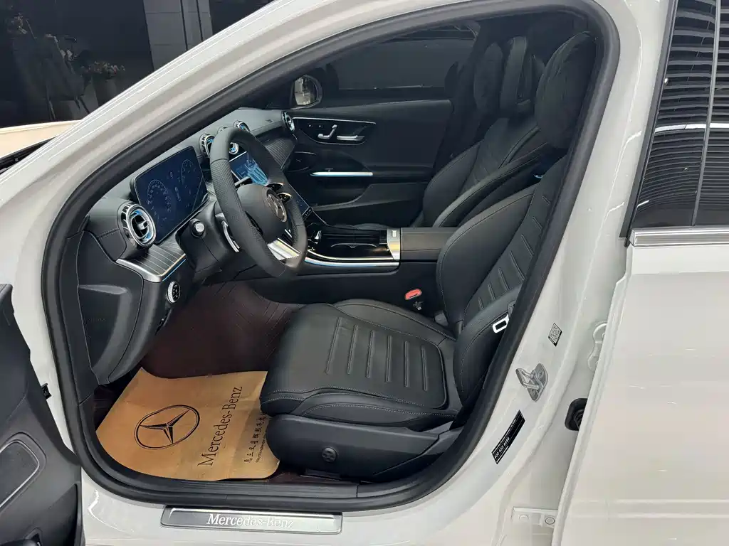 Mercedes-Benz C-Class — миниатюра 11