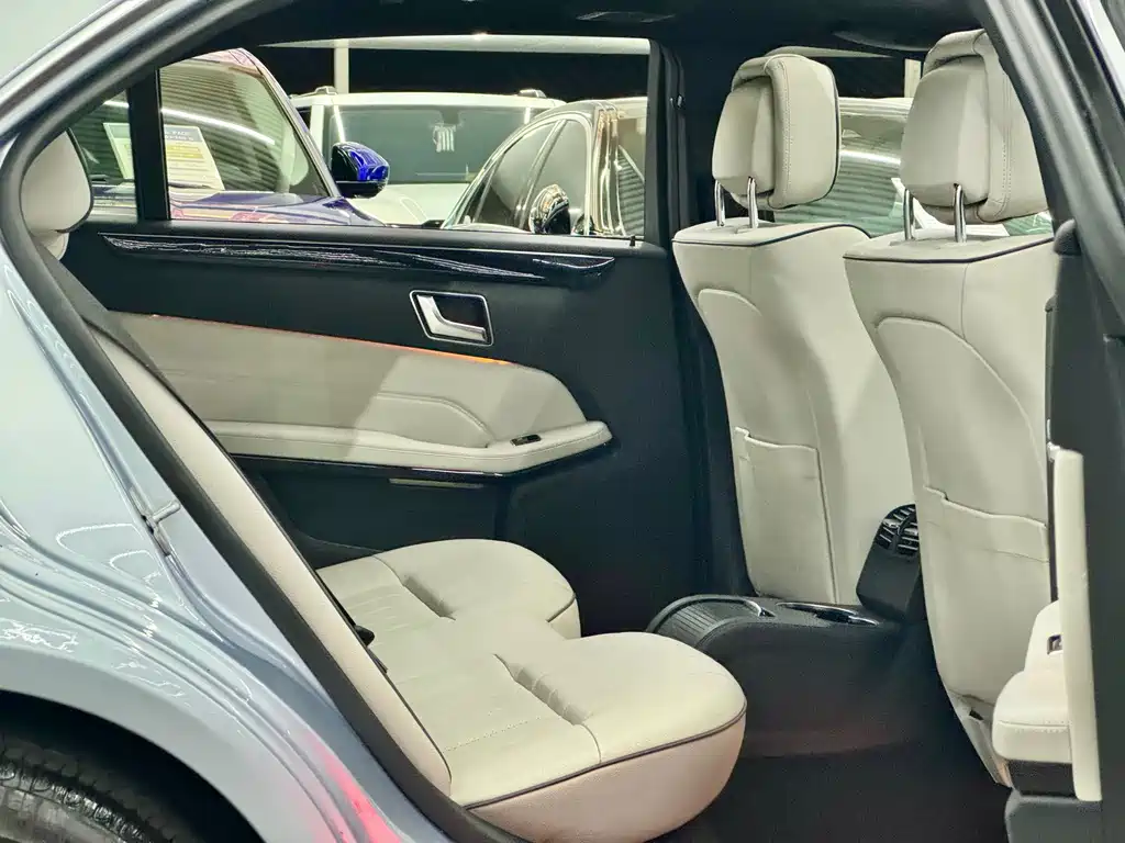 Mercedes-Benz E-Class — миниатюра 8