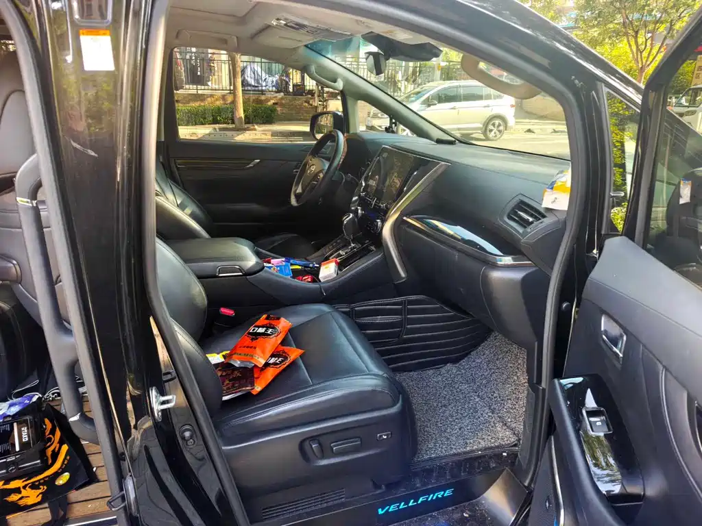 Toyota Vellfire — миниатюра 3