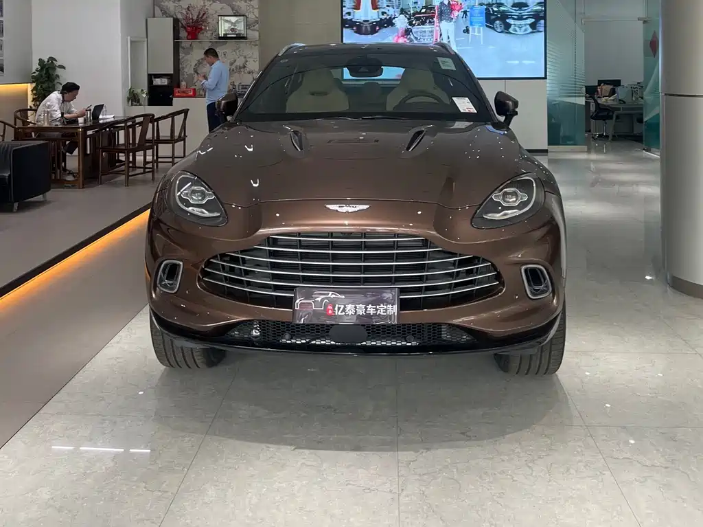 Aston Martin DBX 2024 4.0T V8