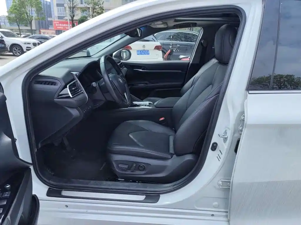 Toyota Camry — миниатюра 5
