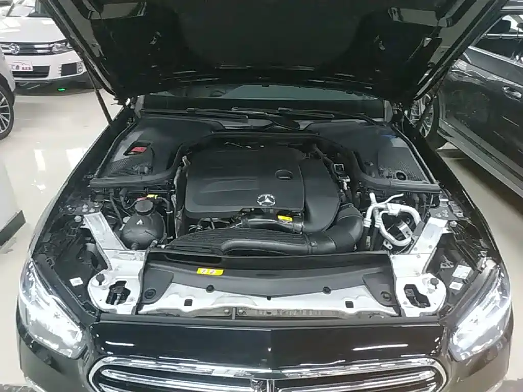 Mercedes-Benz E-Class — миниатюра 10