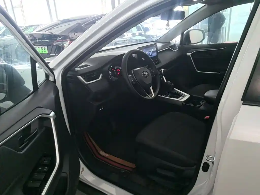 Toyota RAV4 — миниатюра 16