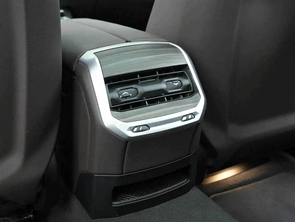 BMW 7 Series — миниатюра 16