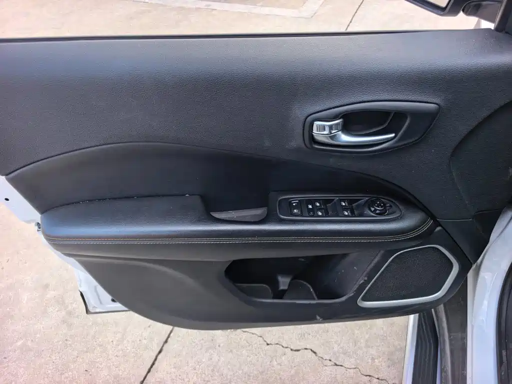 Jeep Compass — миниатюра 10