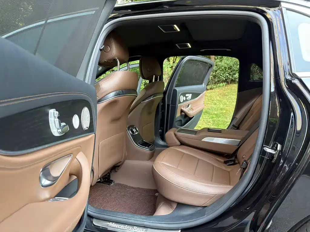 Mercedes-Benz E-Class — миниатюра 7