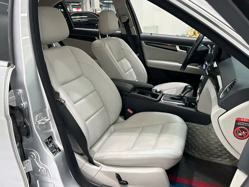 Mercedes-Benz C-Class — миниатюра 12
