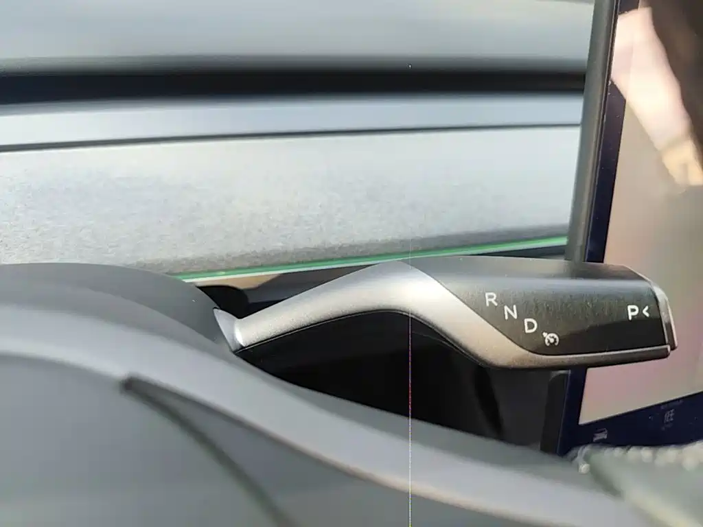 Tesla Model Y — миниатюра 14
