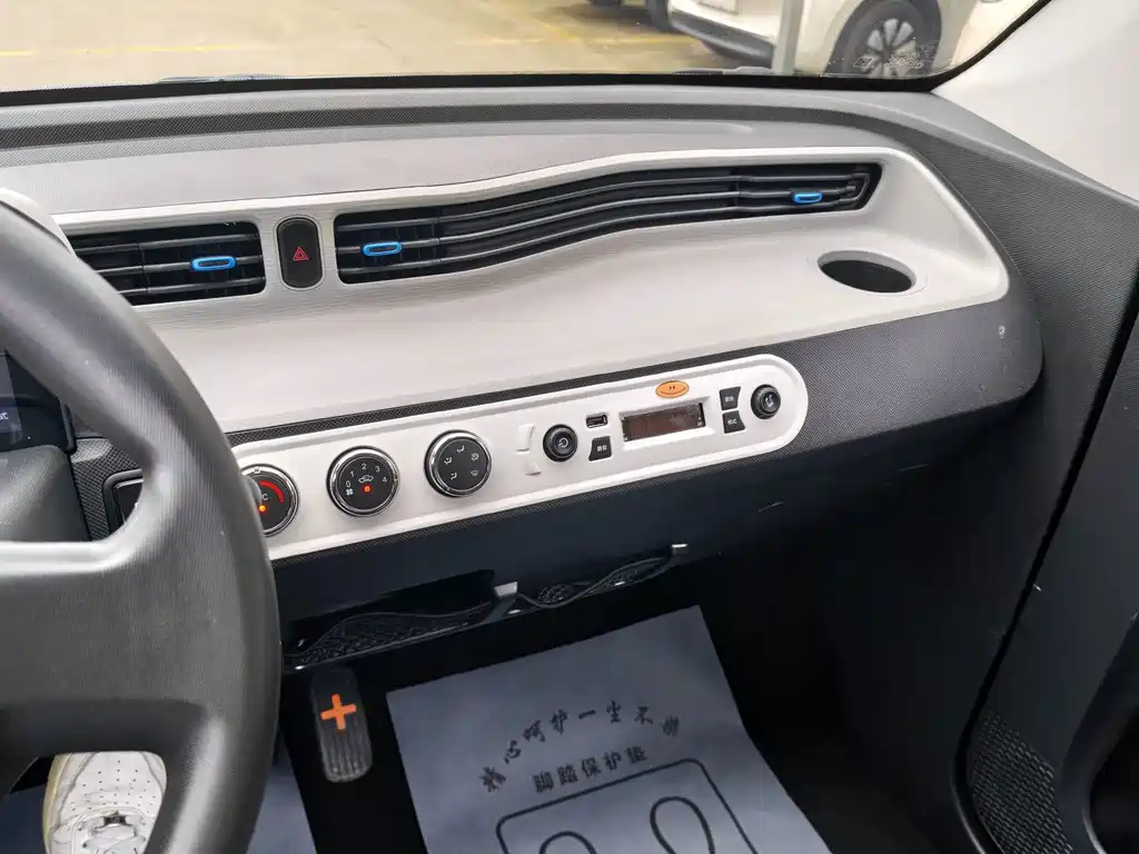 Wuling MINIEV — миниатюра 11