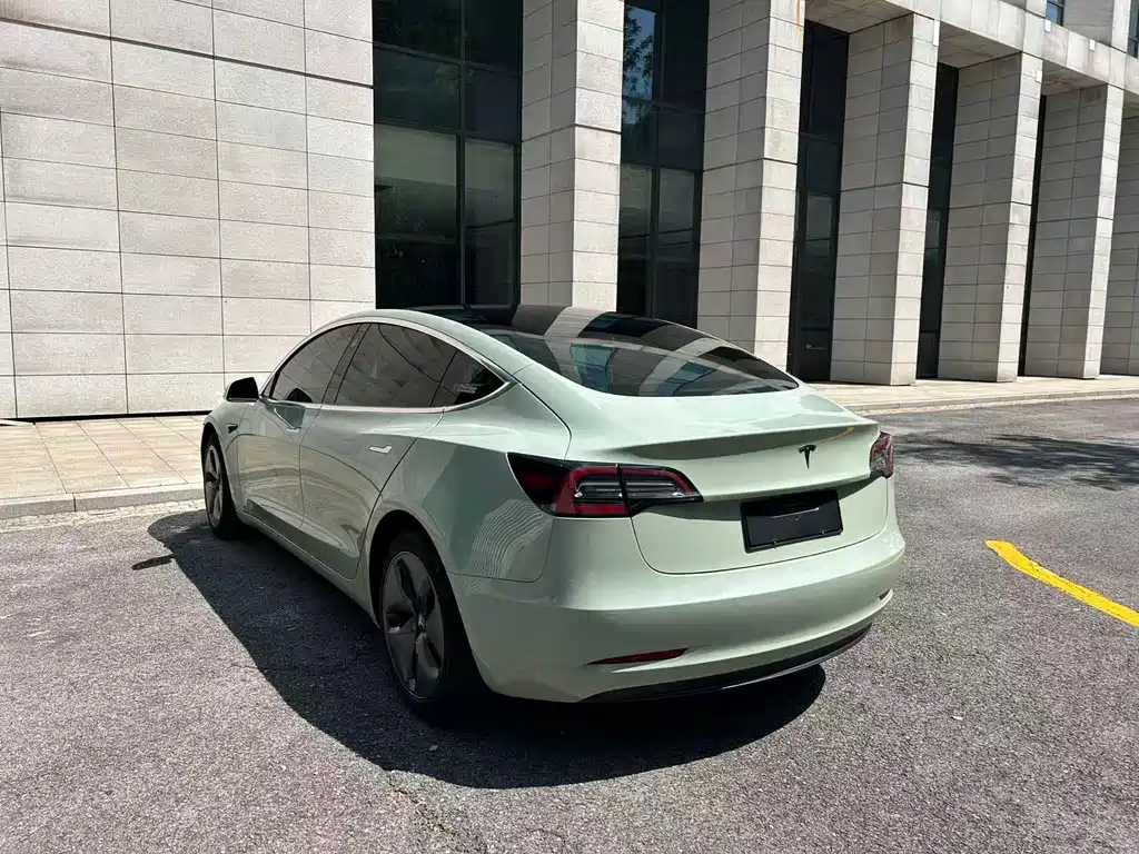 Tesla Model 3 — миниатюра 13