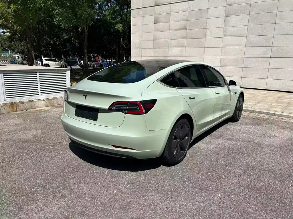 Tesla Model 3 — миниатюра 15