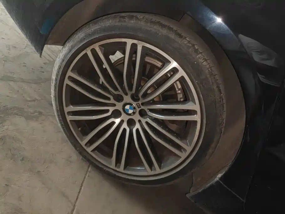 BMW 5 Series — миниатюра 6