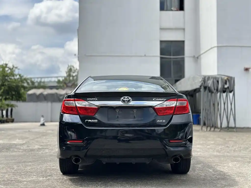 Toyota Camry — миниатюра 12