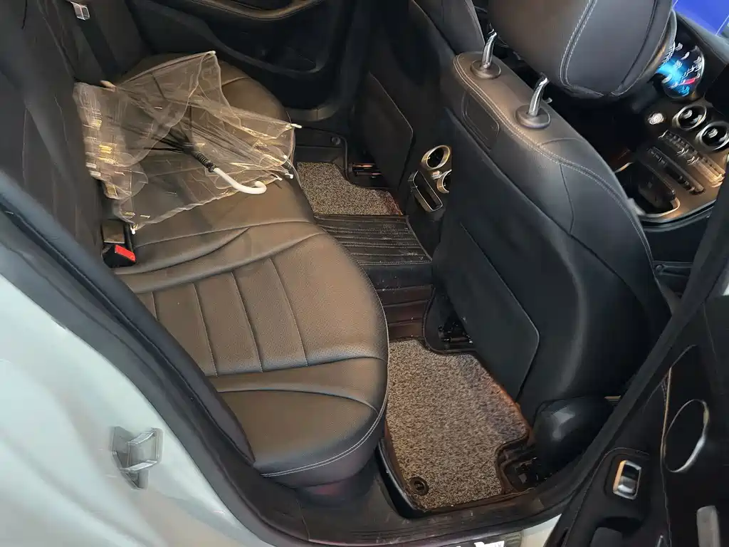 Mercedes-Benz C-Class — миниатюра 6
