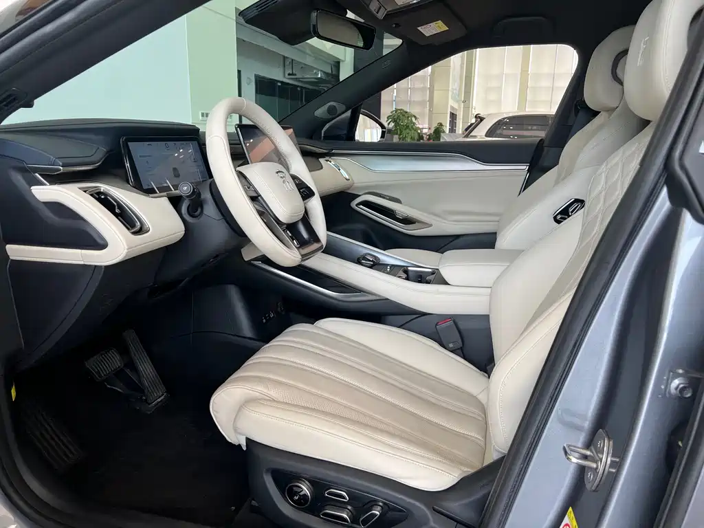 BYD L EV — миниатюра 6