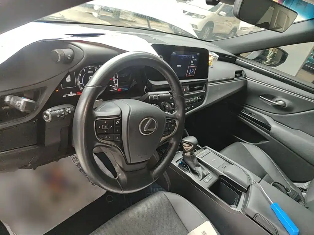 Lexus ES — миниатюра 11