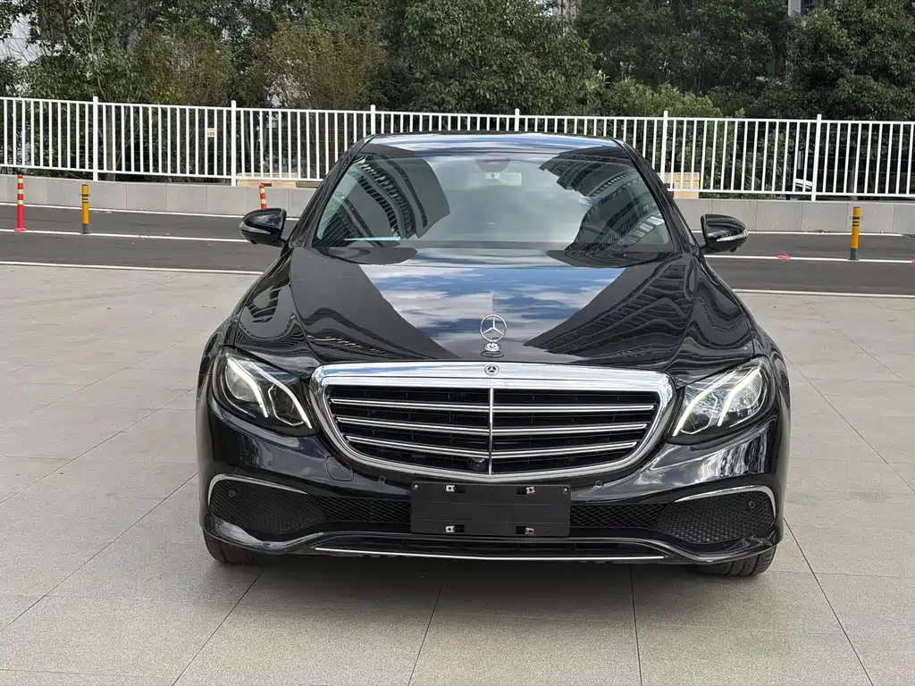 Mercedes-Benz E-Class — миниатюра 2