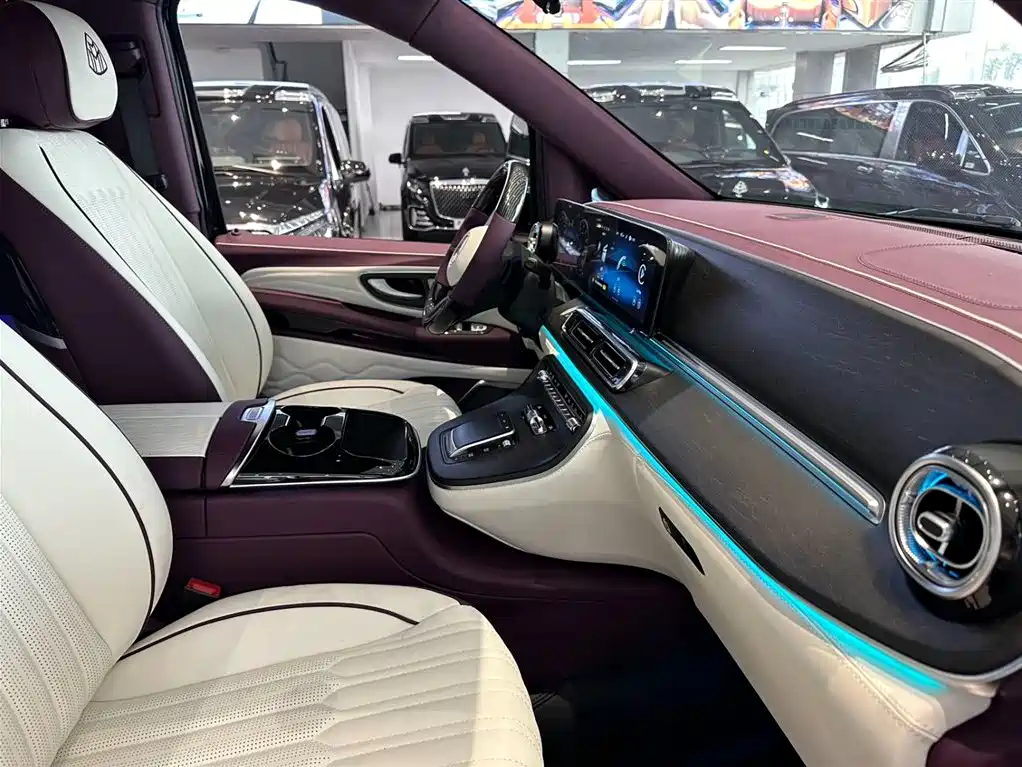 Mercedes-Benz Vito 2024 2.0T Elite 7 мест