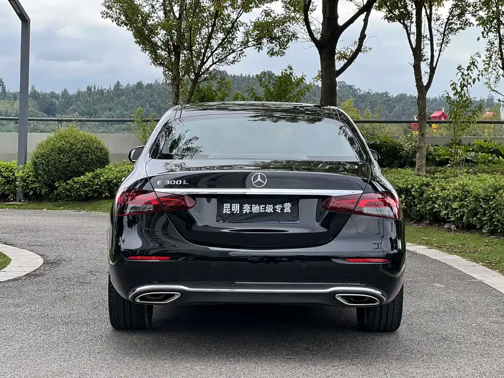 Mercedes-Benz E-Class — миниатюра 8