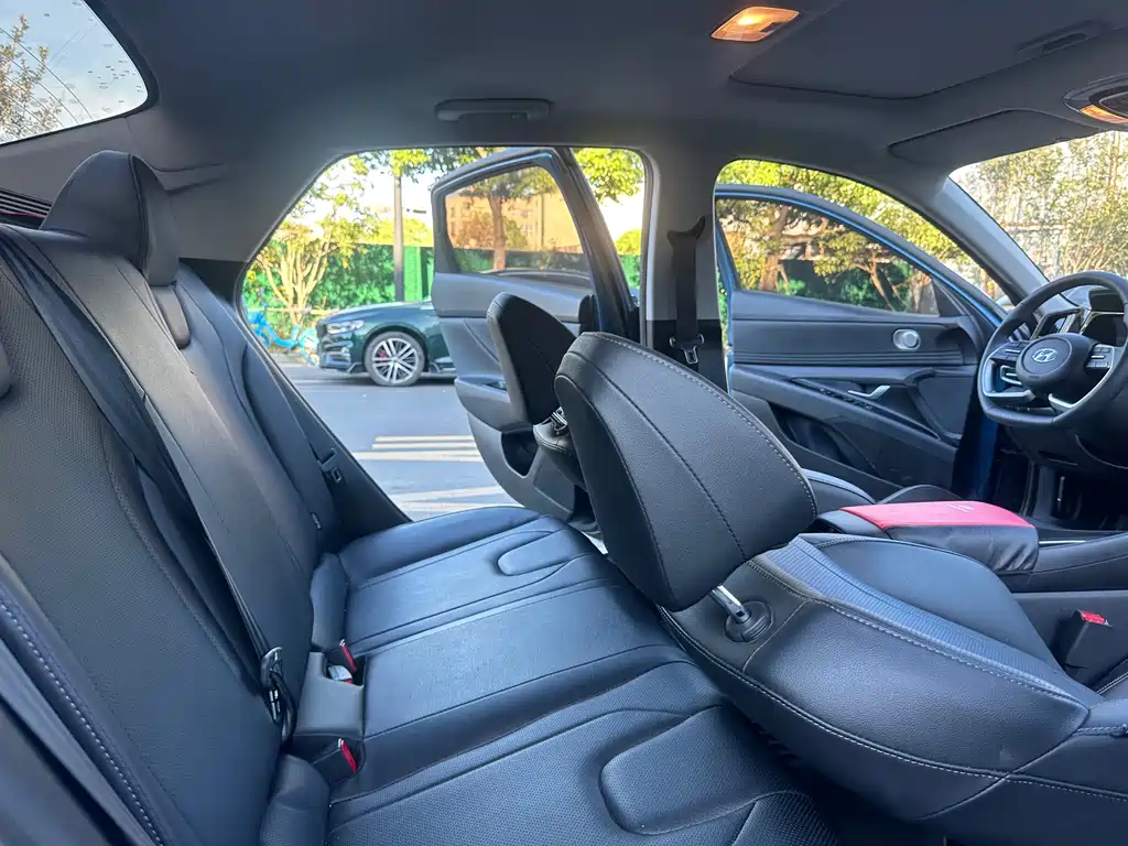 Hyundai Elantra — миниатюра 17