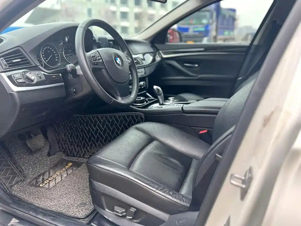 BMW 5 Series — миниатюра 4