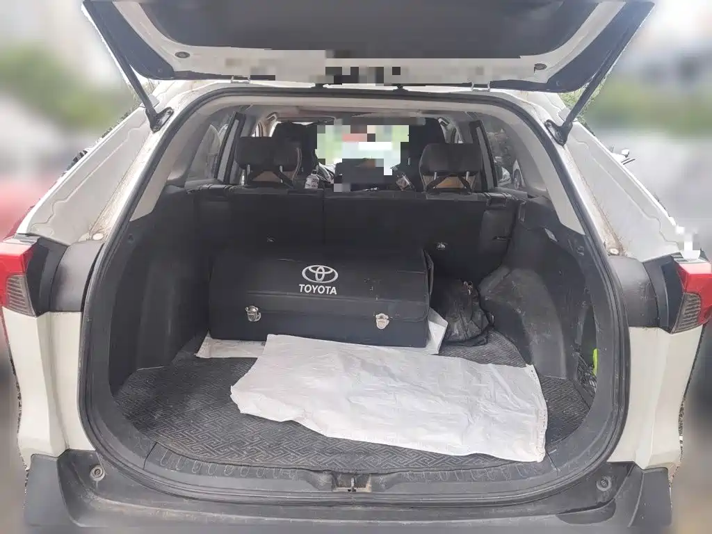 Toyota RAV4 — миниатюра 15