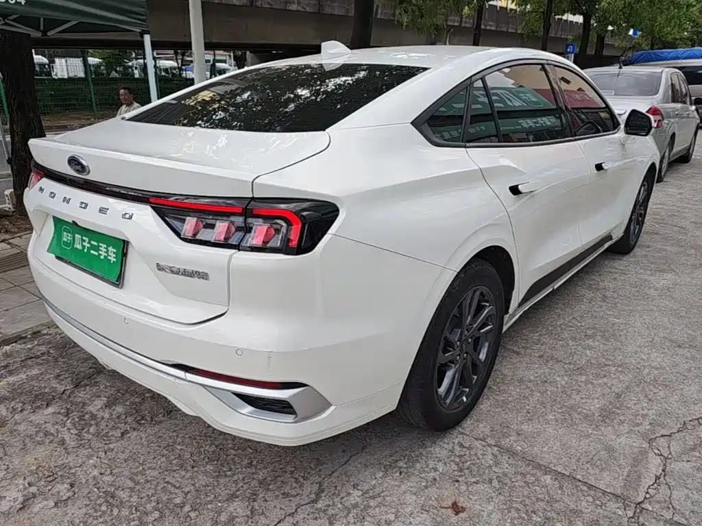 Ford Mondeo — миниатюра 7