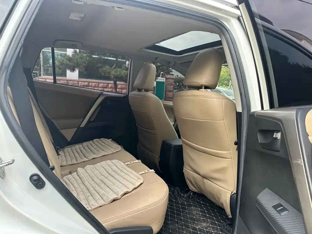 Toyota RAV4 — миниатюра 12
