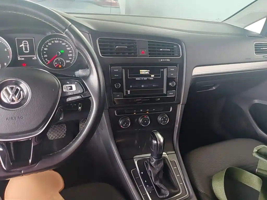 Volkswagen Golf — миниатюра 10