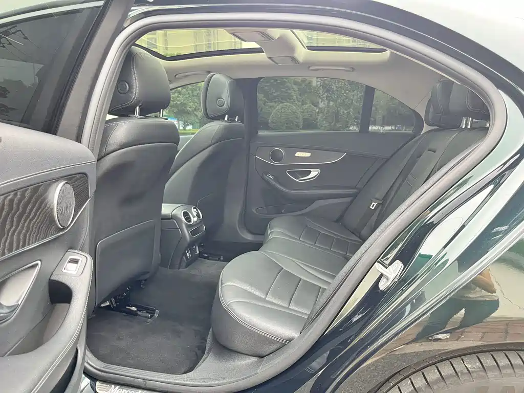 Mercedes-Benz C-Class — миниатюра 10