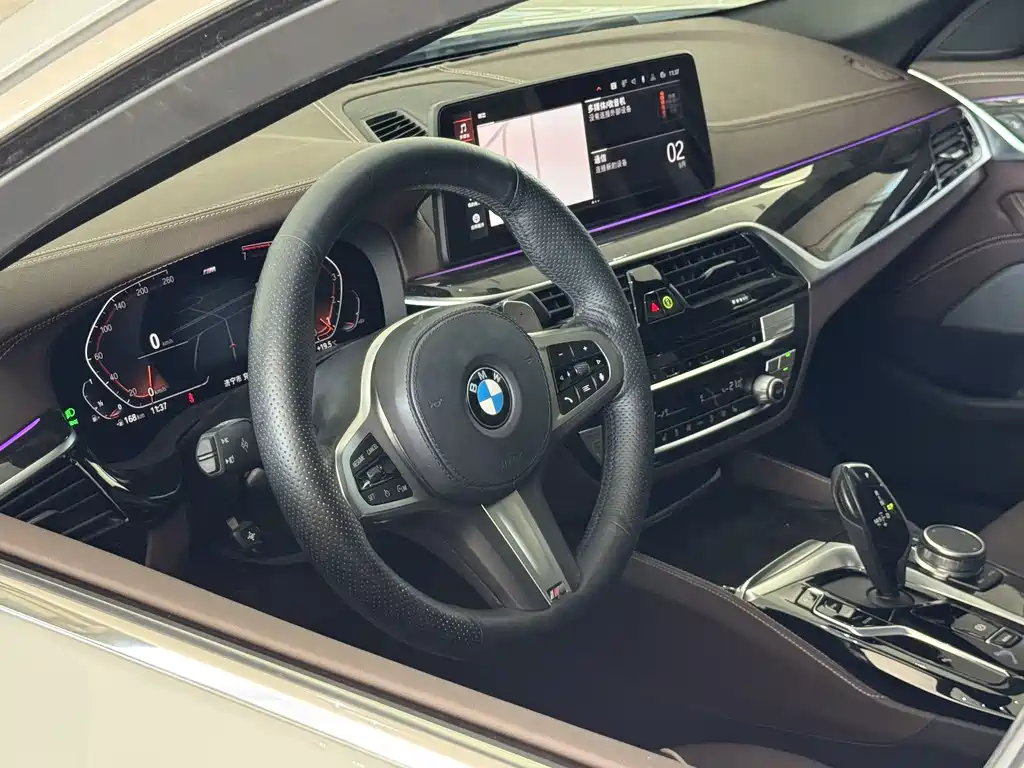 BMW 5 Series — миниатюра 12