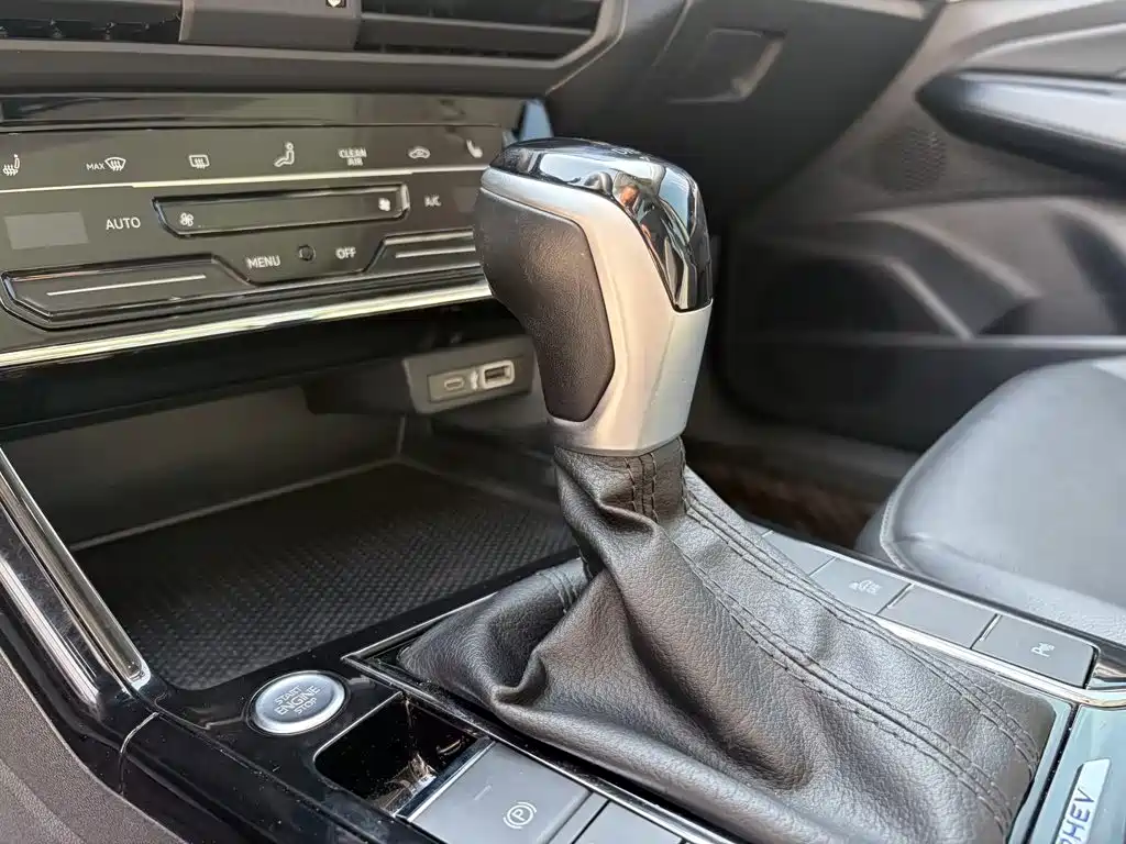 Volkswagen Passat PHEV — миниатюра 16