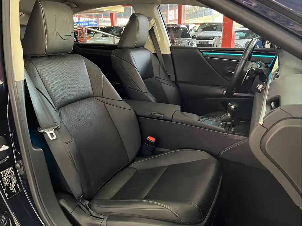 Lexus ES 2020 200