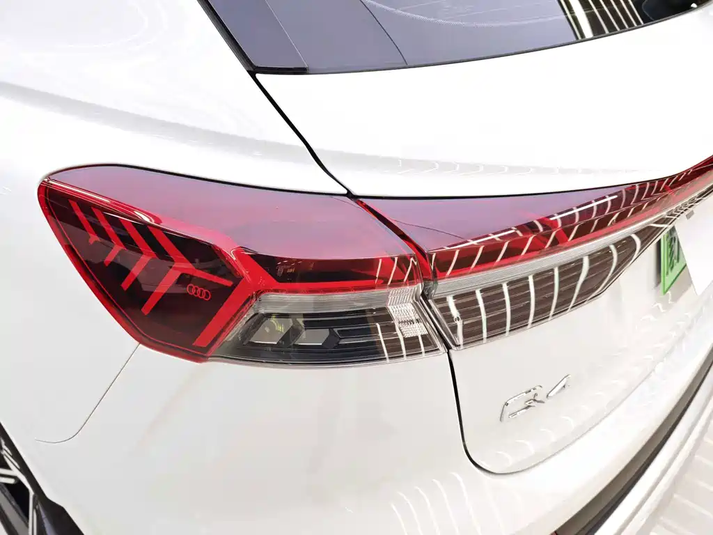 Audi Q4 e-tron — миниатюра 19