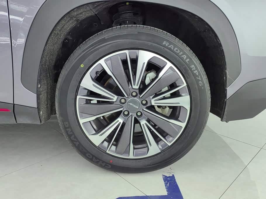 Jetour Jetour Dasheng 1.5 л 2024 г. Серебристо-серый, пробег 34700 км