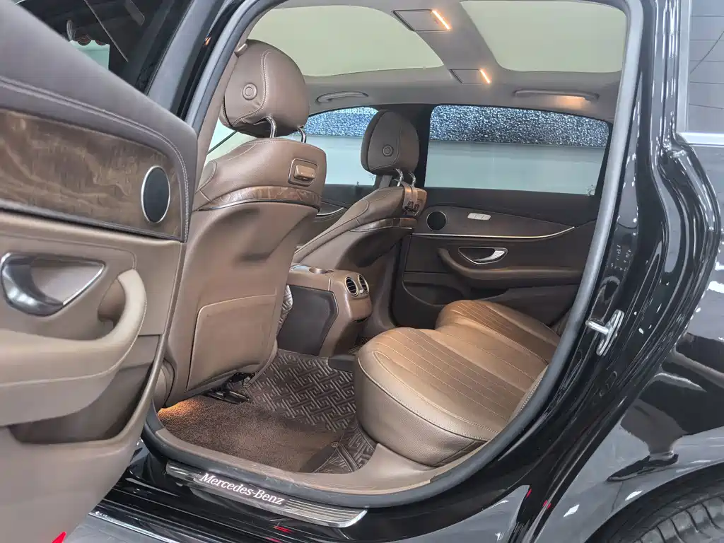 Mercedes-Benz E-Class — миниатюра 6