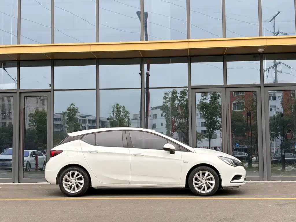 Buick Verano — миниатюра 12