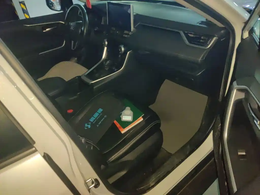 Toyota RAV4 — миниатюра 22